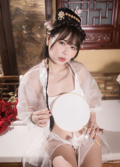 图书馆的她