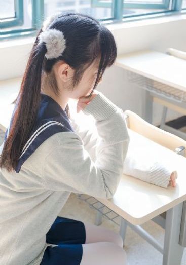男生一边吃胸一边摸屁股视频