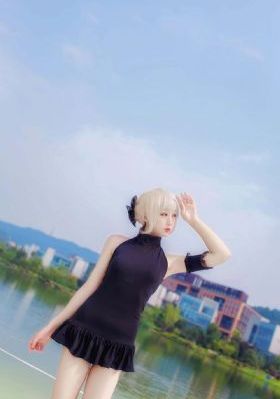 湖畔陌生人